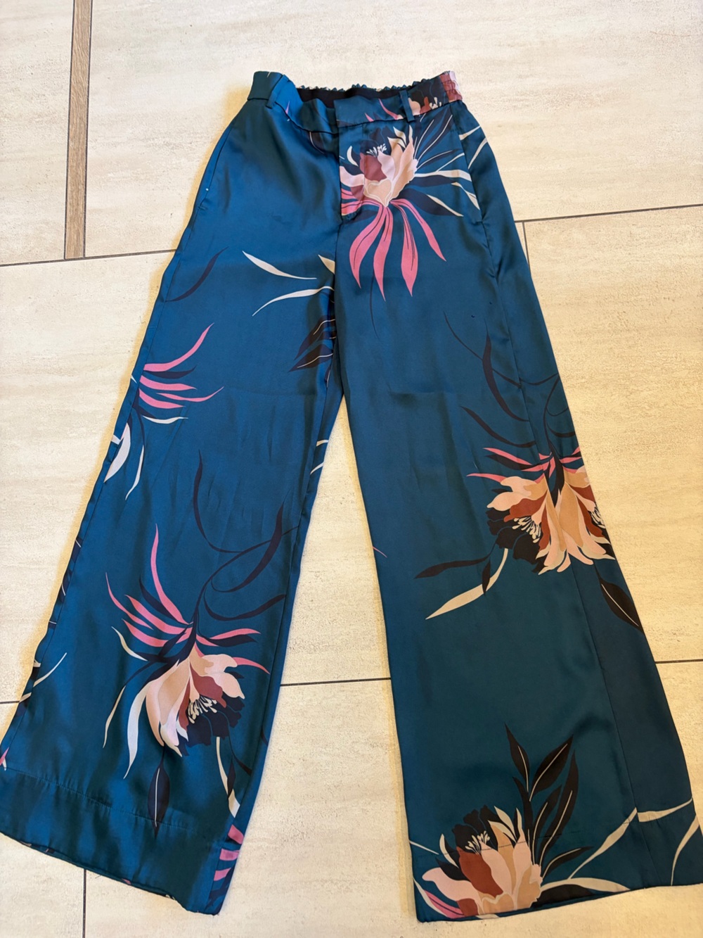 Zara Teal Floral Wrap Blouse with Black Collar with matching trouser set! - Picture 2 of 2